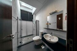 Kew Drive (D16), Terrace #557120261